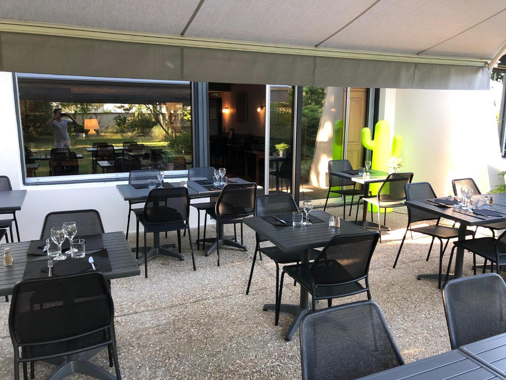 Logis Hotel L'Abricotine Tain-lʼHermitage Εξωτερικό φωτογραφία